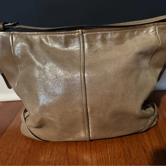 Coach Leather Chelsea Shoulder Bag - Picture 2 of 8